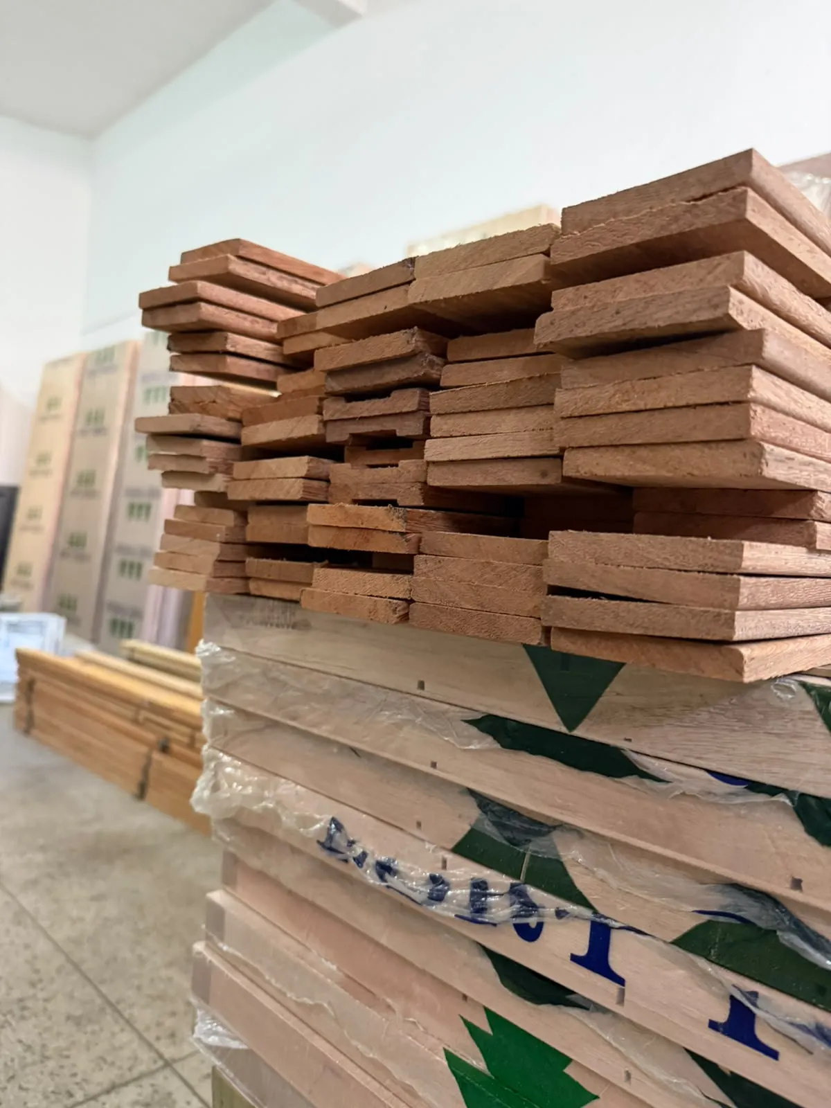 Detalhes de componentes e peças de madeira