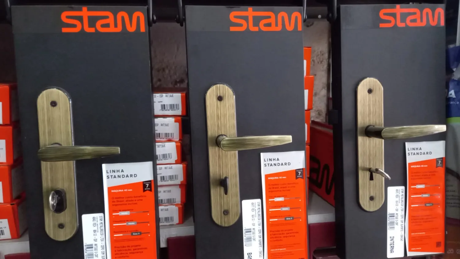 Fechaduras Stam com acabamento oxidado